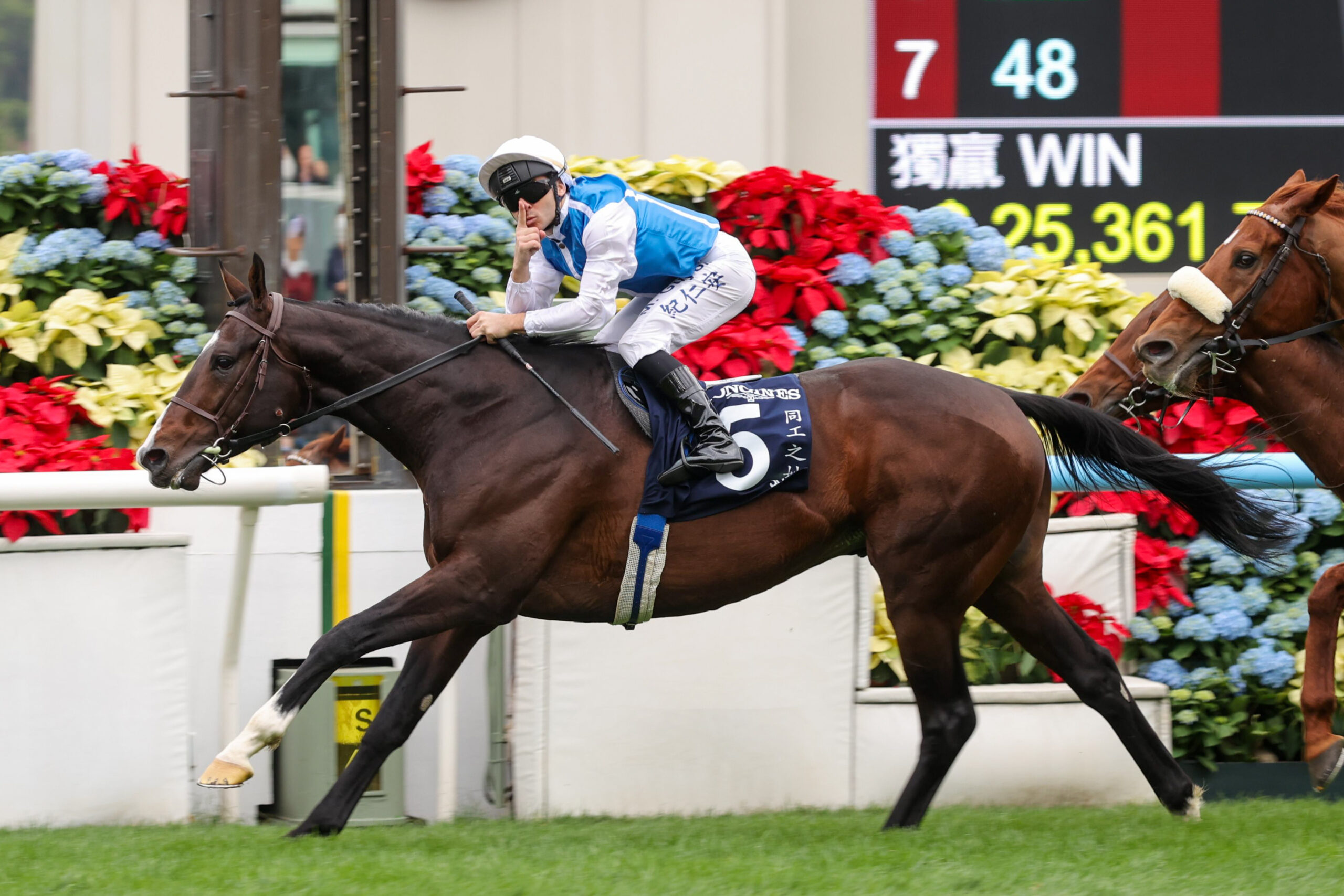 Sosie & Maxime Guyon win Hong Kong Vase